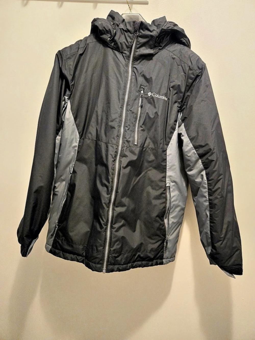 Columbia Men's Black & Gray Hooded Winter Jacket Size Medium